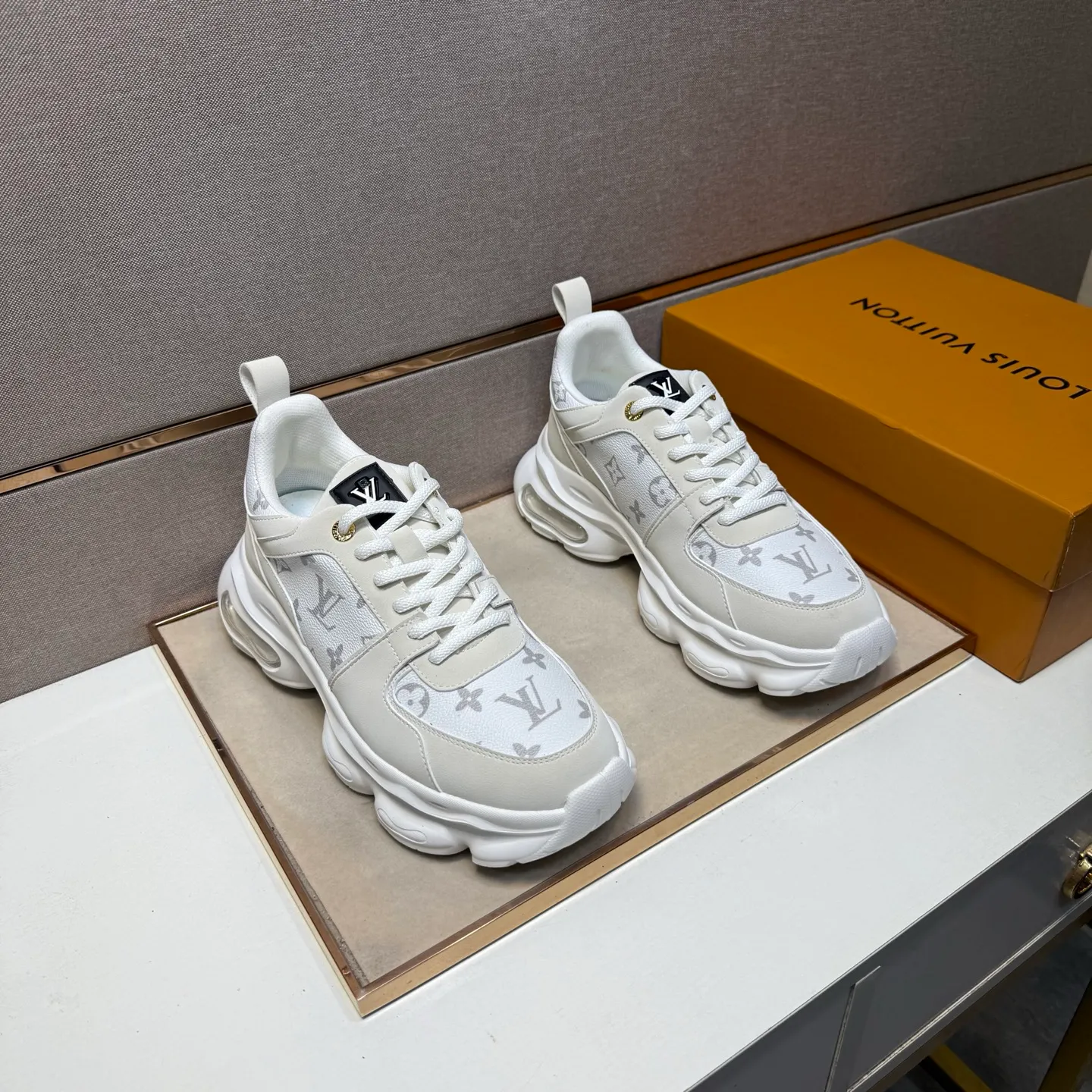 ⬛️Men's shoes 💰p462【LV～】Men's casual shoes 2025z cabinet sales simultaneously 🔶Size: 38-44 #️⃣ 🔷5 colors🔜The upper is made of multi-material splicing➕Mesh lining, comfortable and breathable, sole: original comfortable and wear-resistant outsole, ⚠️real thing📱photographed🎬real thing is better📢📢📢
